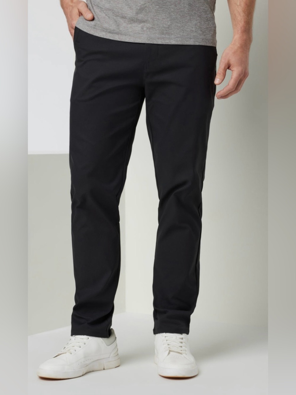 Vuori Men’s Cascade Tech Chino Athletic Pants Black Slim Fit Size 30